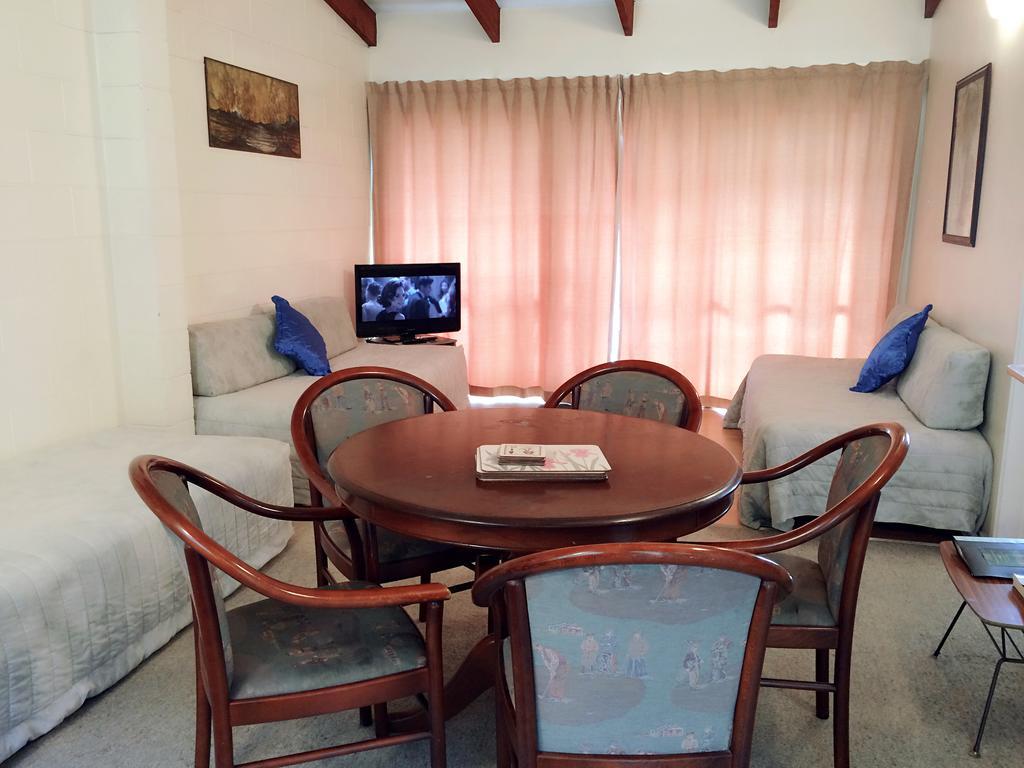 Katikati Motel Екстериор снимка